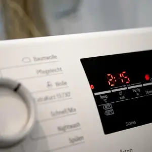 Programm wird an einer Waschmaschine angezeigt