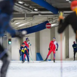 Skilangläufer in der Skisporthalle Oberhof