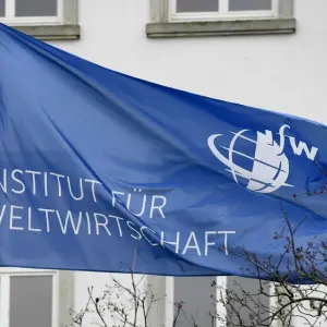 Wehende Institutsflagge