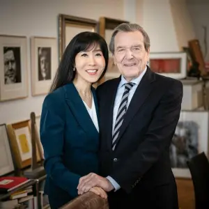Ex-Bundeskanzler Gerhard Schröder mit seiner Frau Kim Soyeon