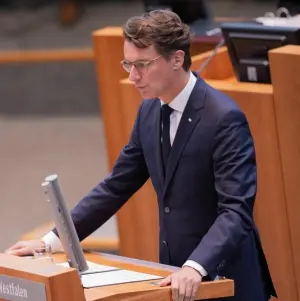 Wüst will Landtag unterrichten