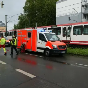 Kind von Straßenbahn erfasst