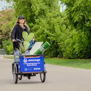 Bike statt PKW: Vodafone bringt mit Avocargo vernetzte e-Lastenräder auf die Straße