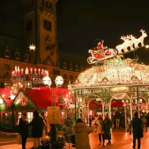 Weihnachtsmarkt am Rathaus in Hamburg