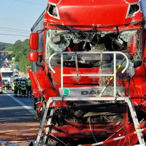 Unfall mit Lastwagen auf der Autobahn 1