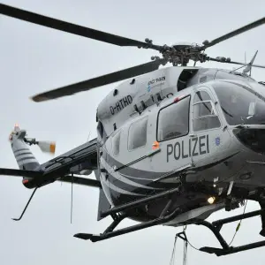 Zwei Hubschrauber bei Rettung eines Wanderers im Einsatz