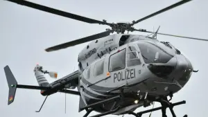 Zwei Hubschrauber bei Rettung eines Wanderers im Einsatz