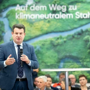 Bundesarbeitsminister Heil besucht Bremer Stahlwerk