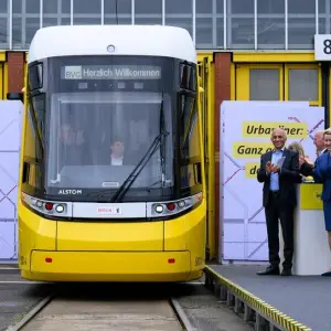 Präsentation der neuen BVG-Straßenbahn