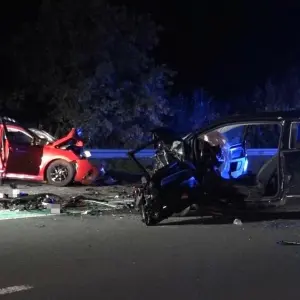 Auto gerät in Gegenverkehr - eine Tote und mehrere Verletzte