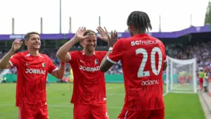 Florent Muslija (l), Lucas Höler (M) und Junior Adamu (r)