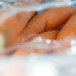 Karotten in Plastik