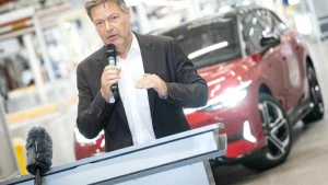 Habeck besucht VW-Werk in Emden