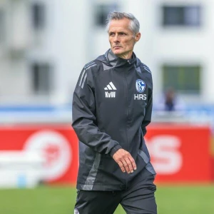 Erstes Training des FC Schalke 04 mit neuem Trainer