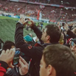 Bundesliga digital: Sammelbilder 2.0 und andere Dienstleistungen am Fan