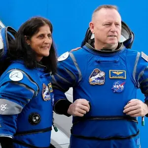 Nasa-Astronauten Suni Williams (l) und Barry Wilmore