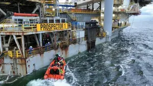 Gasförderung in der Nordsee: Greenpeace besetzt Bohrplattform