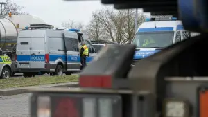 Sachsen-Anhalts Polizei kontrolliert Lastwagen und Busse
