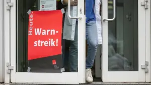 Ärzte-Warnstreiks in Kliniken