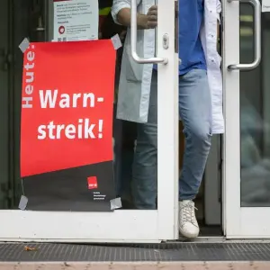 Ärzte-Warnstreiks in Kliniken