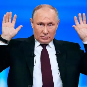 Putin gibt Pressekonferenz