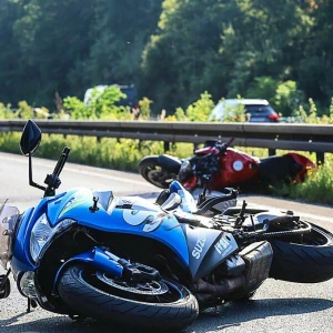 Verkehrsunfall in Motorradgruppe 