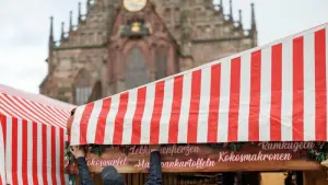 Aufbau Nürnberger Christkindlesmarkt 2023