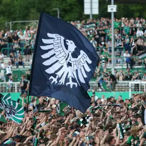 Preußen Münsters Fans feiern spontan den Aufstieg