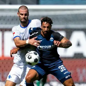 SC Paderborn-Stürmer Adriano Grimaldi (r)