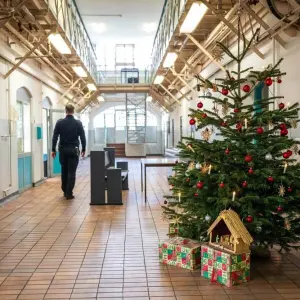 Weihnachtstüten für Gefangene in Bremen