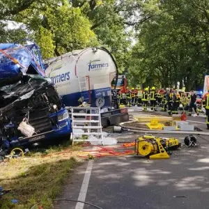 Unfall mit Getreidesilo-Lastwagen