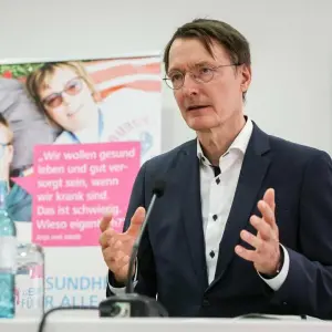 Bundesgesundheitsminister Lauterbach besucht Krankenhaus