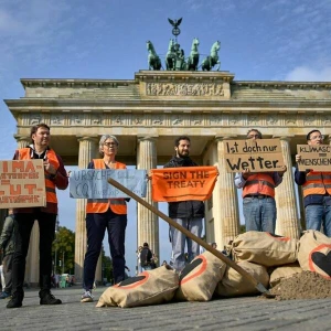 Aktion der Letzten Generation vor dem Brandenburger Tor