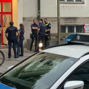 Polizei erschießt Frau bei Messerangriff in Supermarkt