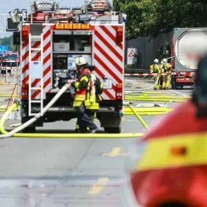 Gas in einem Gefahrguttransporter - Autobahn 1 gesperrt