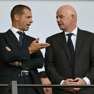 Aleksander Ceferin (l.) und Gianni Infantino