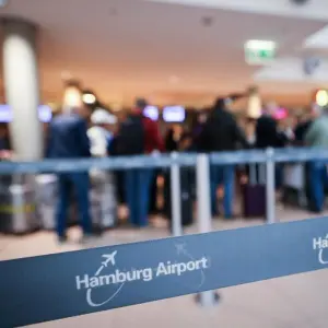 Mann am Flughafen Hamburg wegen Steuerhinterziehung festgenommen
