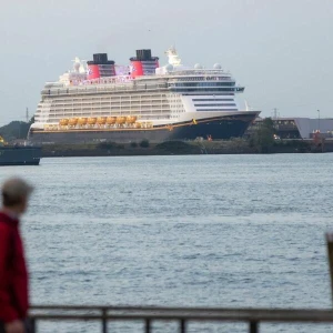 Das Kreuzfahrtschiff «Disney Dream» läuft in Hamburg ein