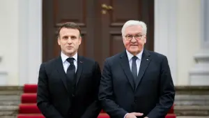 Frankreichs Präsident Macron bei Bundespräsident Steinmeier