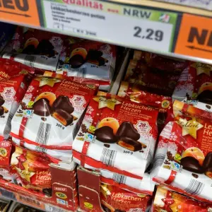 Weihnachten kündigt sich bereits in Supermärkten an