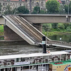 Carolabrücke in Dresden eingestürzt