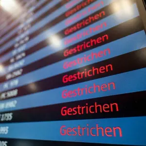Warnstreik an deutschen Flughäfen - Berlin