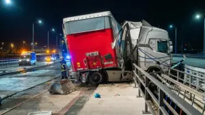 A7 nach Lastwagen-Unfall in Richtung Süden weiter gesperrt