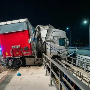 A7 nach Lastwagen-Unfall in Richtung Süden weiter gesperrt