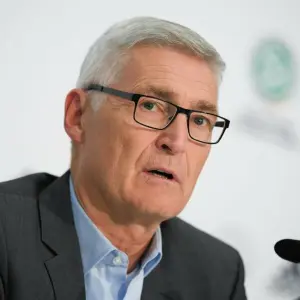 Schiedsrichter-Leiter Fröhlich