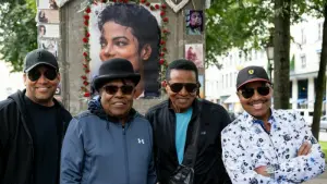 Tito Jackson mit Brüdern und Sohn