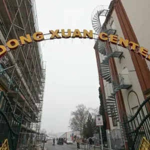Drei Männer nach Macheten-Kampf im «Dong Xuan Center» angeklagt