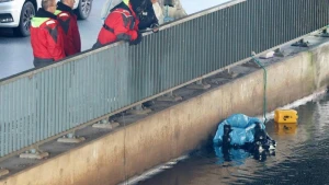 Suche nach weiteren Leichenteilen in Hamburger Kanal