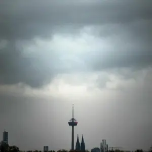 Wolken ziehen über Köln