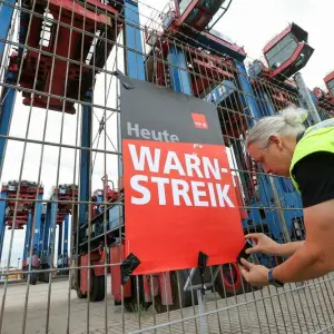 Warnstreik im Hamburger Hafen